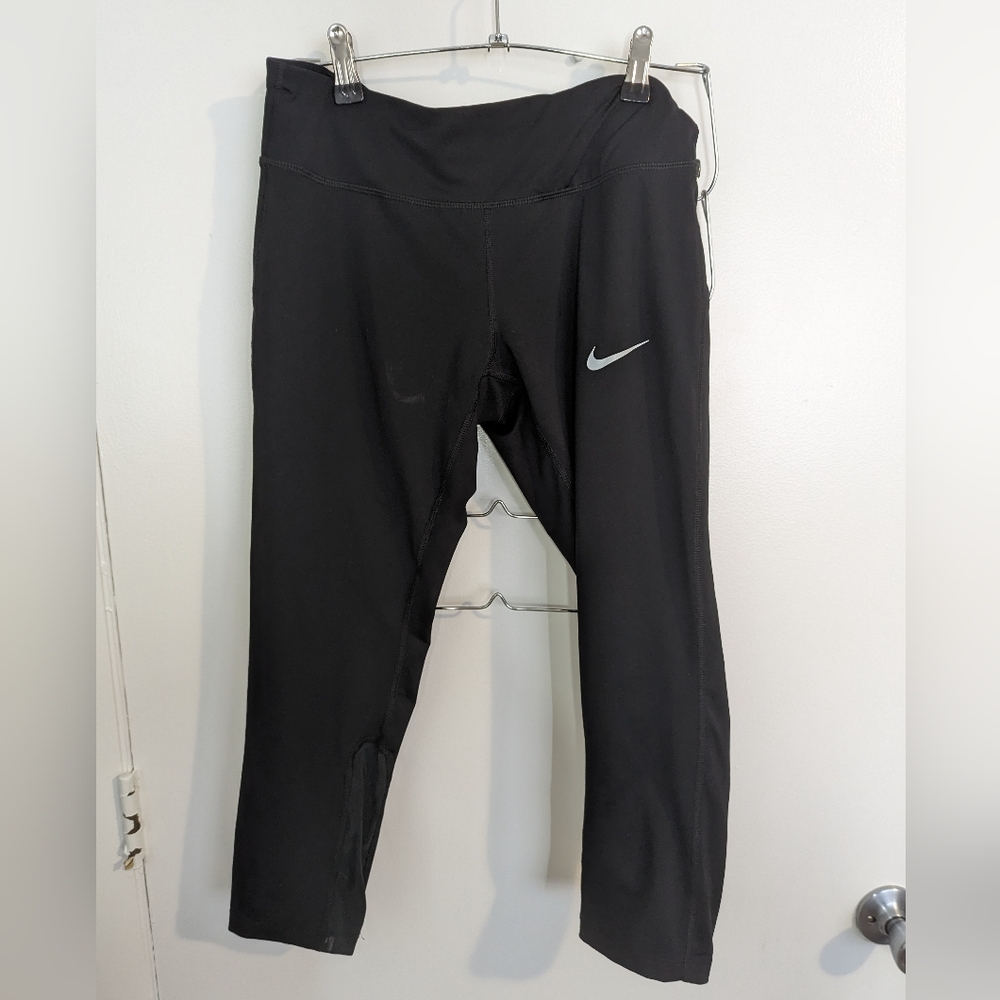 Nike Cropped (Capri?) Length leggings